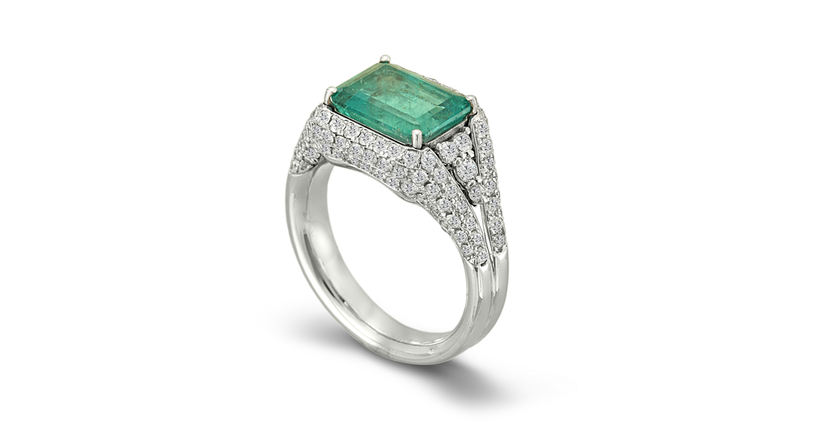 Emerald Ring With Diamonds